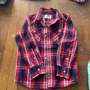 Boys Urban Pipeline flannel 
New without tags
Size smalll